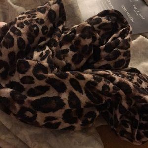 Leslie’s print infinity scarf